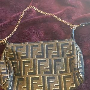 Can be shoulder Or crossbody bag